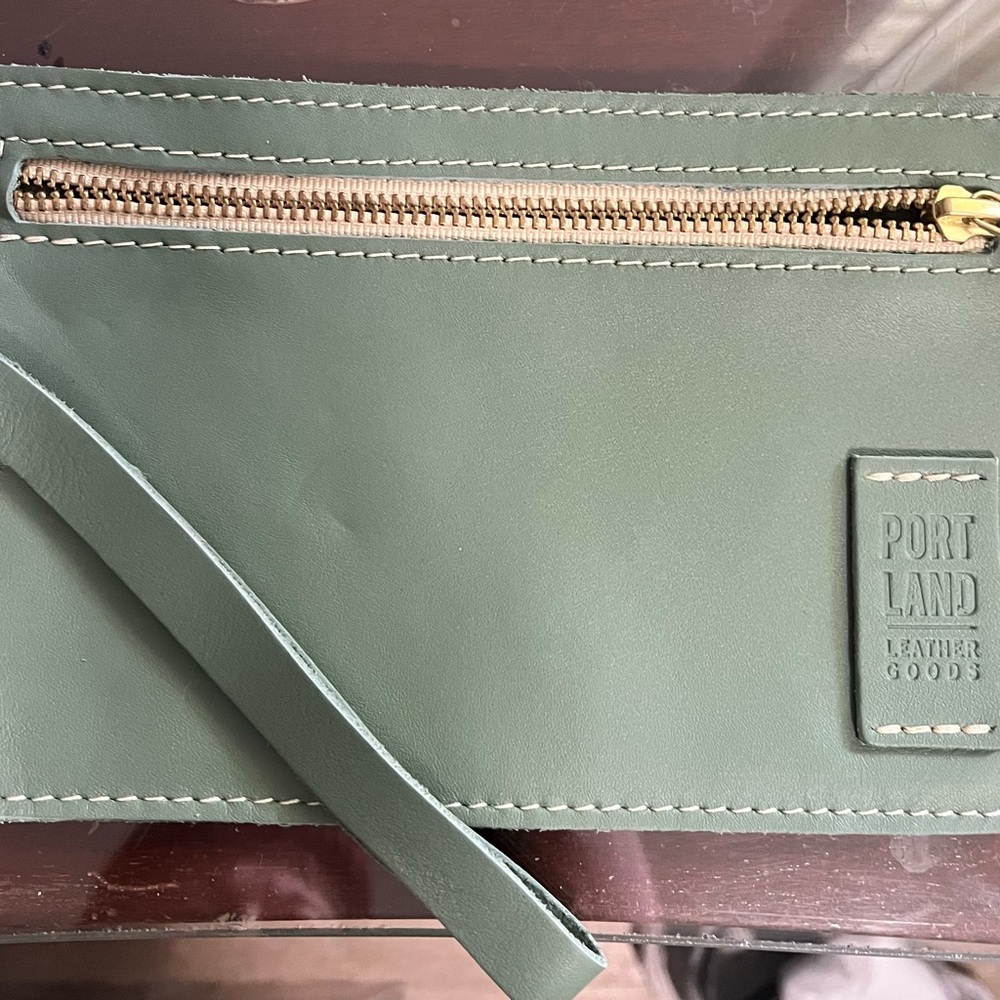Portland Leather Adriana Pouch - Picture 2 of 5